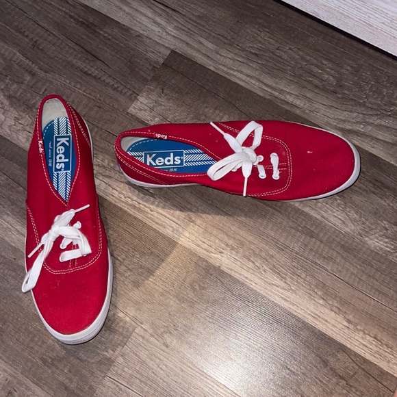 Red keds - Picture 2 of 2
